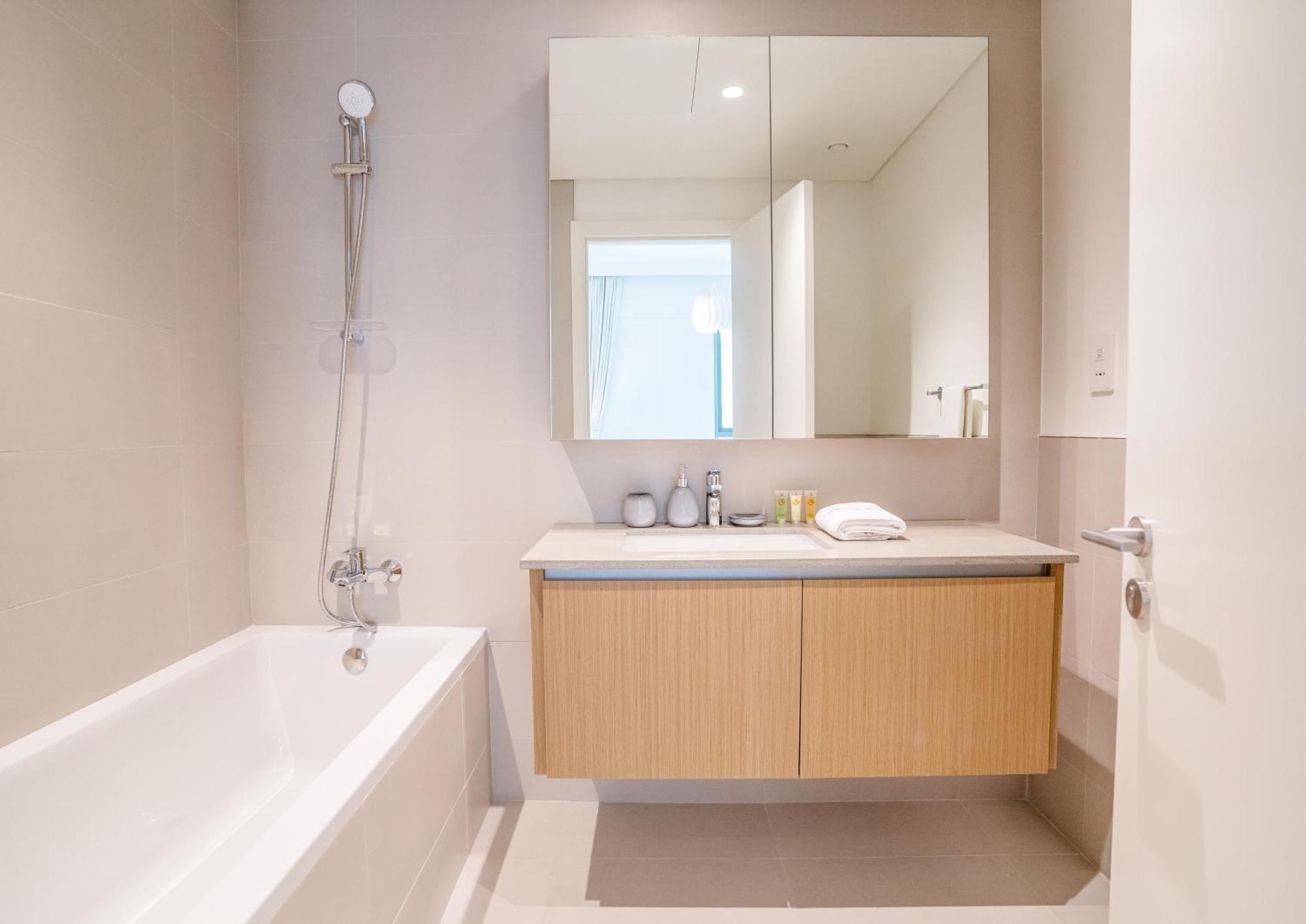 Apartment Homesgetaway- Lavish 2br In Creek Harbor With Access Dubai